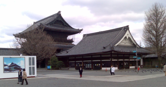 One of the smaller buildings at the Higashi Hongan-ji temple. The main building is currently surrounded by scaffolding while being renovated and so I didn't get to see it.